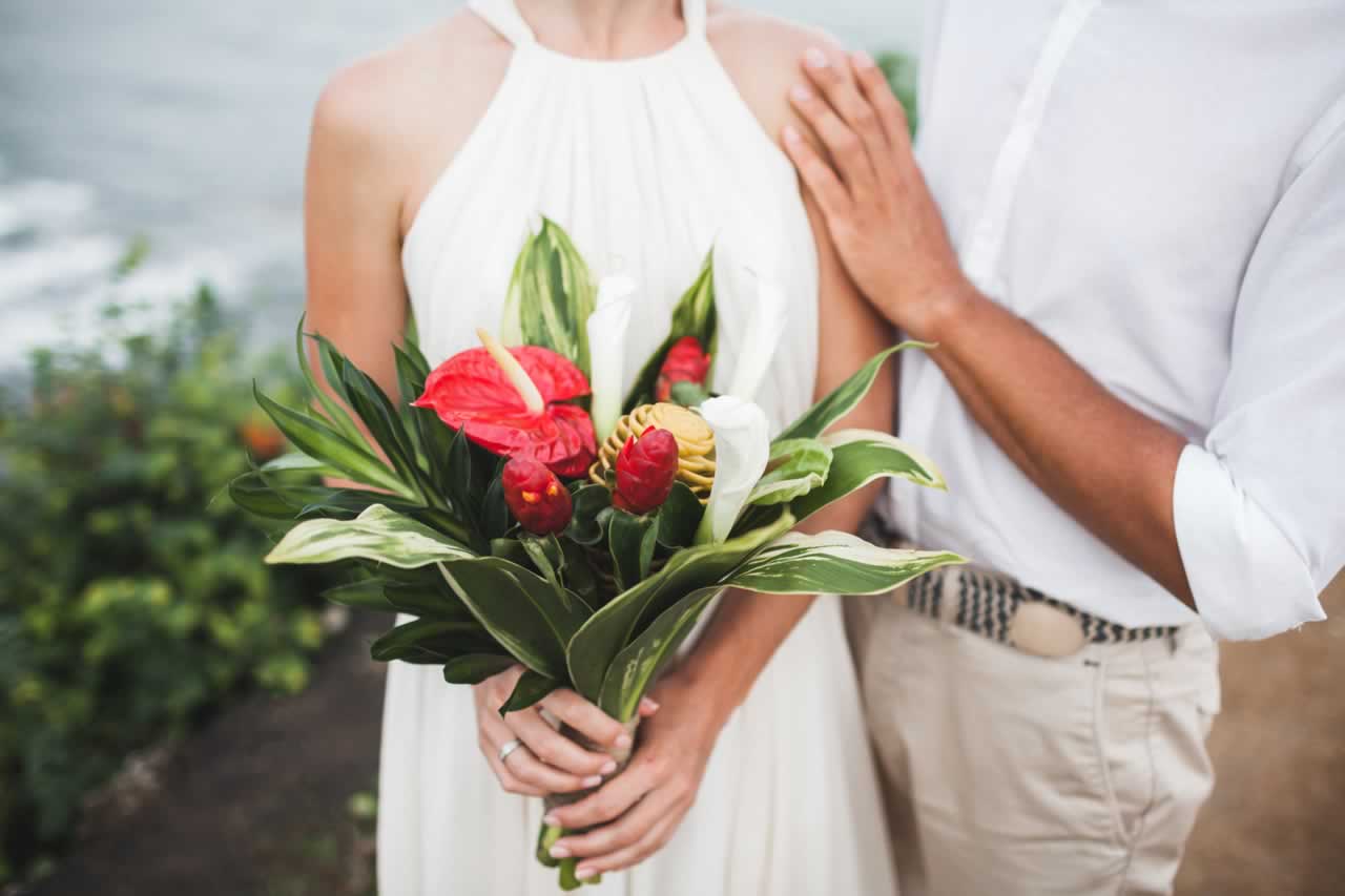 bouquet-with-red-and-green-tropical-flowers-in-bri-2024-09-16-01-50-21-utc-s Beach Vow Renewal Attire & Accessories: Tips for Choosing the Perfect Outfits for Sand and Sun